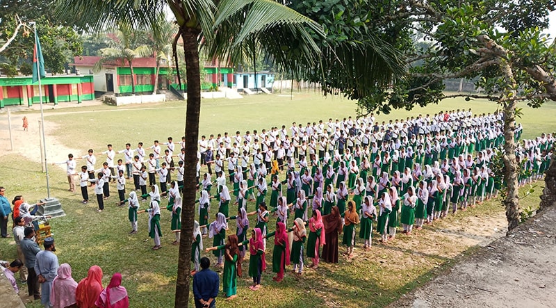 Students taking oath to prevent campus sexual harassment 01